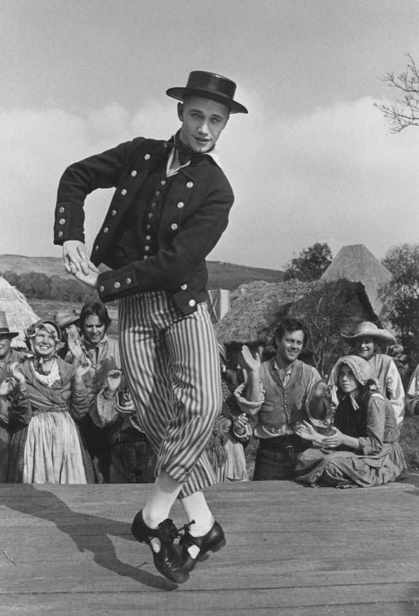 BILL DOUGLAS - COMRADES